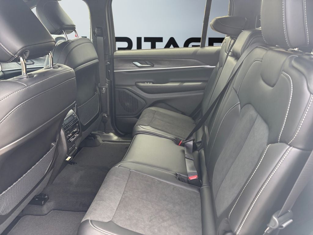 2026 Jeep Grand Cherokee GRAND CHEROKEE L LAREDO ALTITUDE 4X4