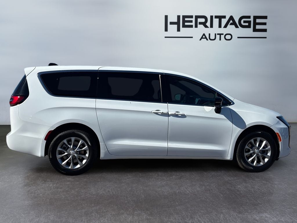 2027 Chrysler Pacifica PACIFICA SELECT AWD