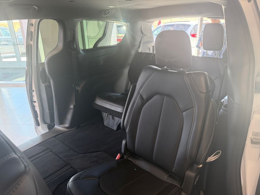 2027 Chrysler Pacifica PACIFICA SELECT AWD