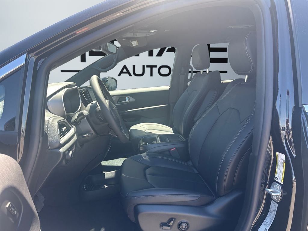 2027 Chrysler Pacifica PACIFICA SELECT AWD