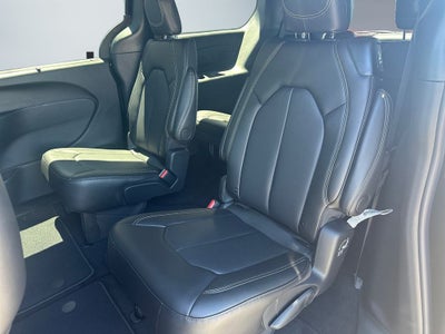 2027 Chrysler Pacifica PACIFICA SELECT AWD