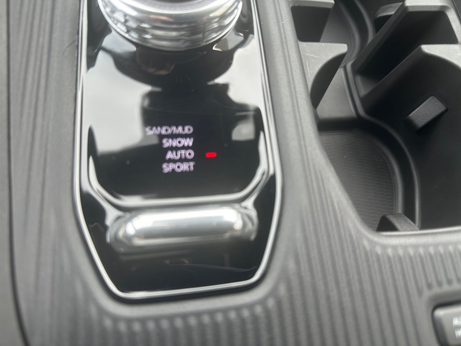 2027 Jeep Cherokee CHEROKEE LAREDO 4X4