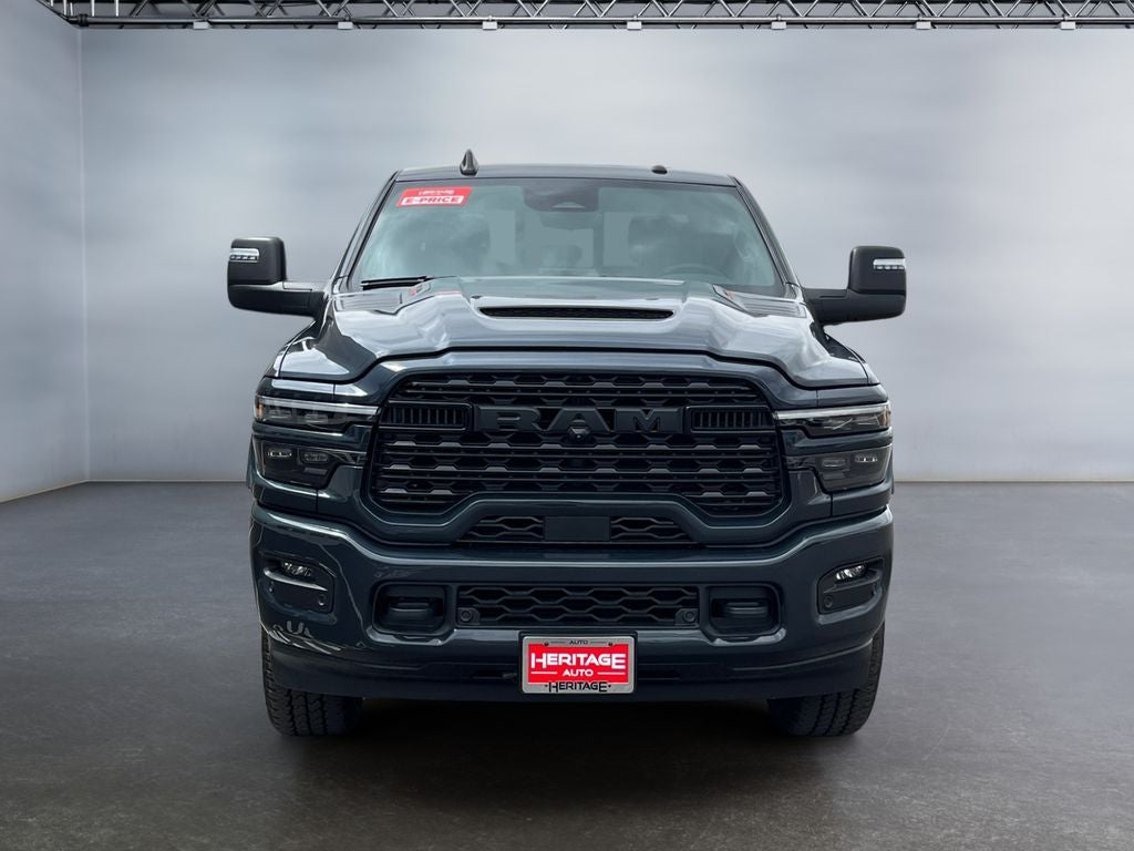 2026 RAM Ram 3500 RAM 3500 LIMITED CREW CAB 4X4 8' BOX