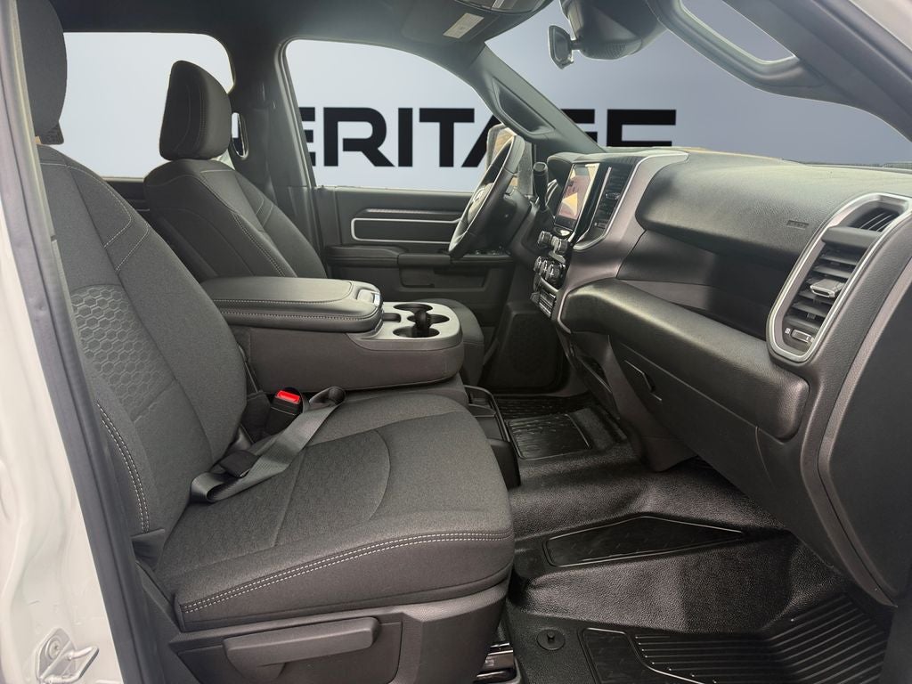 2026 RAM Ram 5500 Chassis Cab RAM 5500 BIG HORN CHASSIS CREW CAB 4X4 84' CA