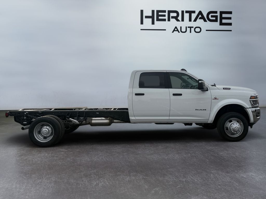 2026 RAM Ram 5500 Chassis Cab RAM 5500 BIG HORN CHASSIS CREW CAB 4X4 84' CA