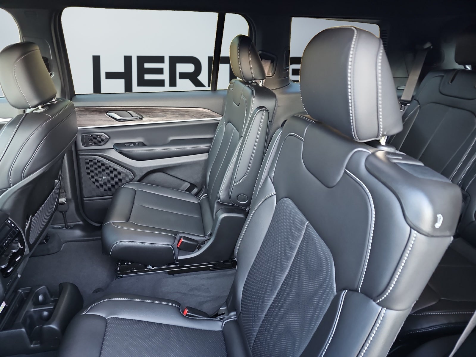 2027 Jeep Grand Cherokee GRAND CHEROKEE L LIMITED 4X4