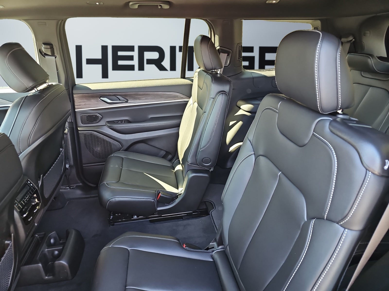 2027 Jeep Grand Cherokee GRAND CHEROKEE L LIMITED 4X4