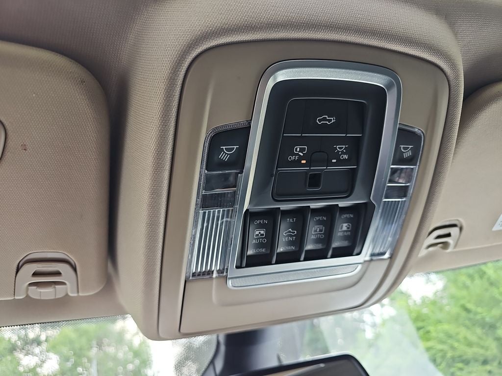 2019 RAM 1500 Laramie Crew Cab 4x4 5'7' Box