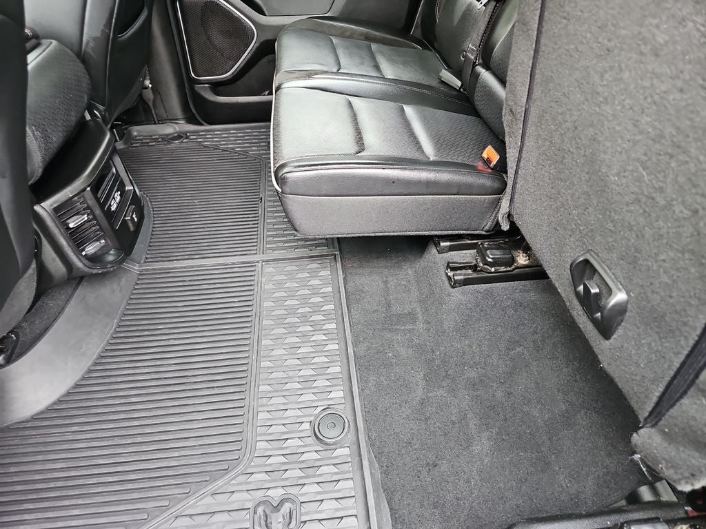 2019 RAM 1500 Laramie Crew Cab 4x4 5'7' Box