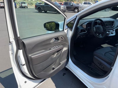 2027 Chrysler Pacifica PACIFICA SELECT