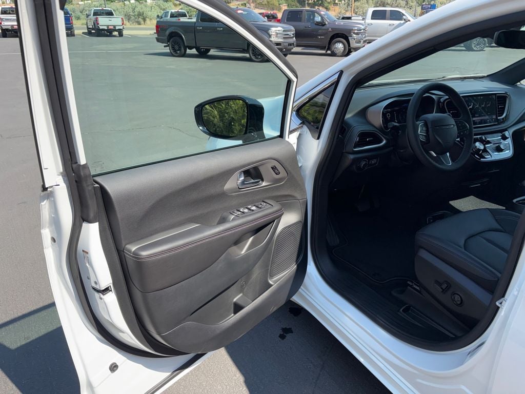 2027 Chrysler Pacifica PACIFICA SELECT