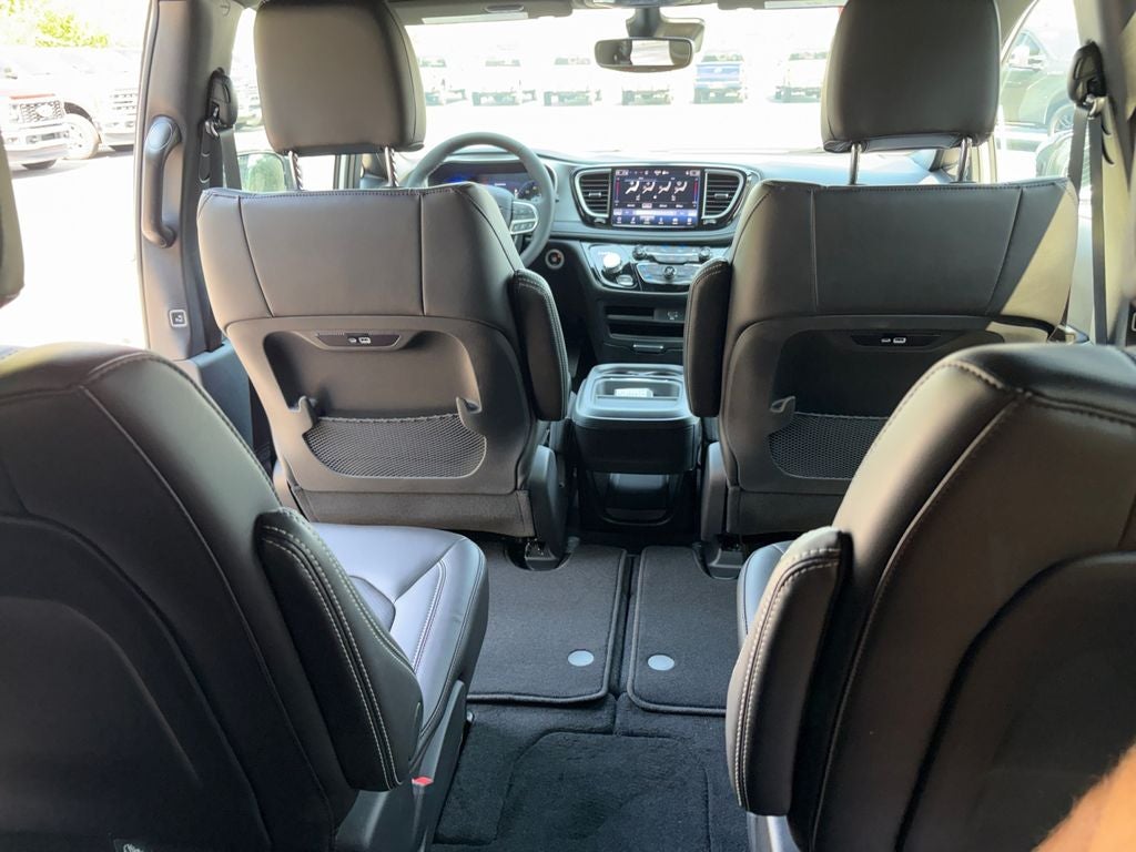 2027 Chrysler Pacifica PACIFICA SELECT