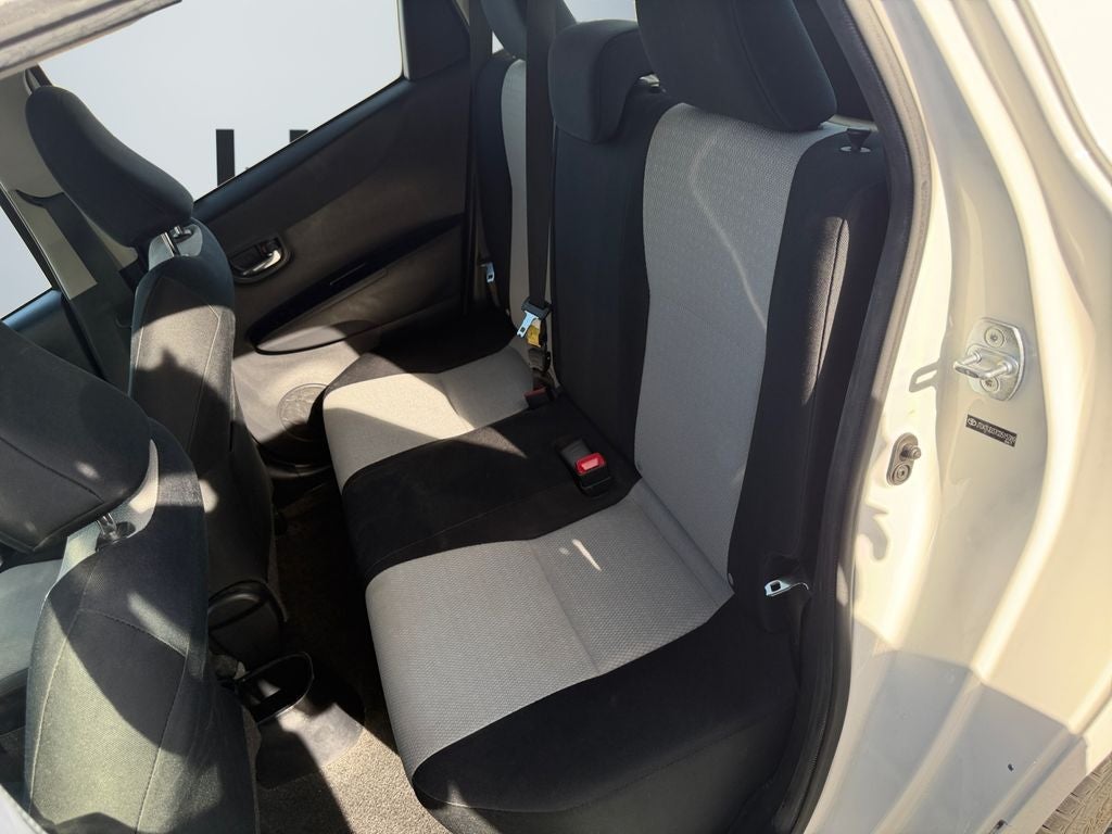 2012 Toyota Yaris L