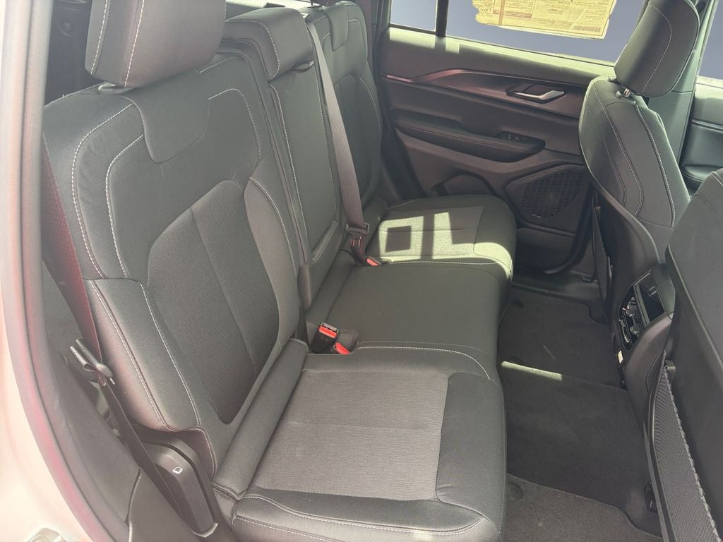 2026 Jeep Grand Cherokee GRAND CHEROKEE LAREDO X 4X4