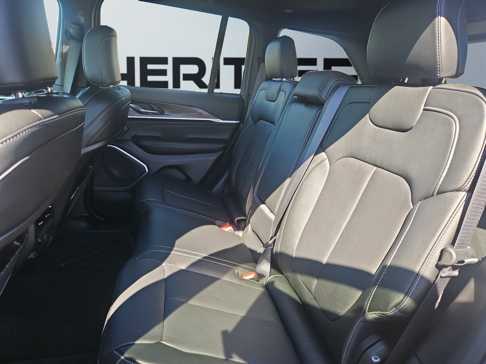 2027 Jeep Grand Cherokee GRAND CHEROKEE LIMITED RESERVE 4X4