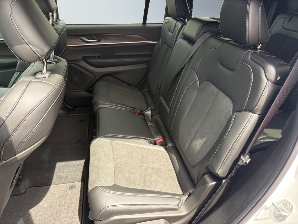 2026 Jeep Grand Cherokee GRAND CHEROKEE L LAREDO ALTITUDE 4X4