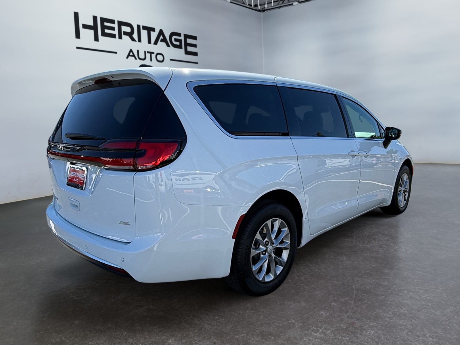 2027 Chrysler Pacifica PACIFICA SELECT AWD