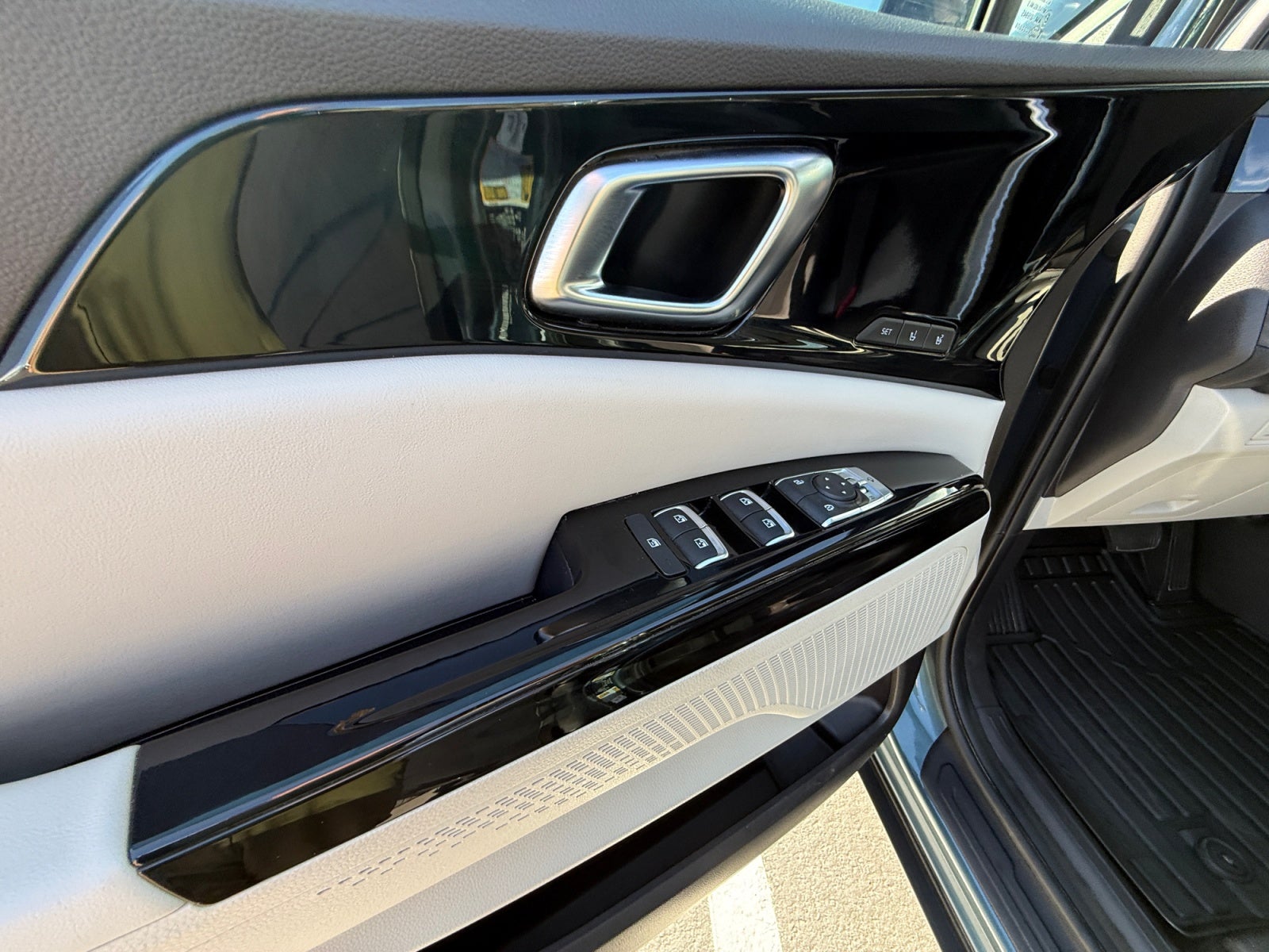 2024 Kia Carnival SX